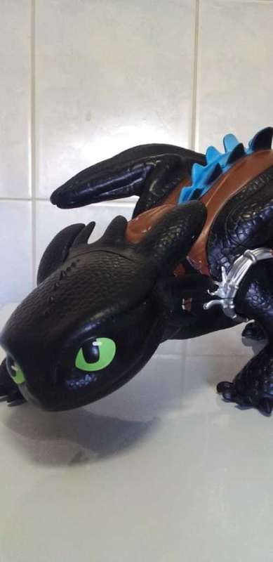Official Genuine Huge Dreamworks `How to train your Dragon` in near mint condition.