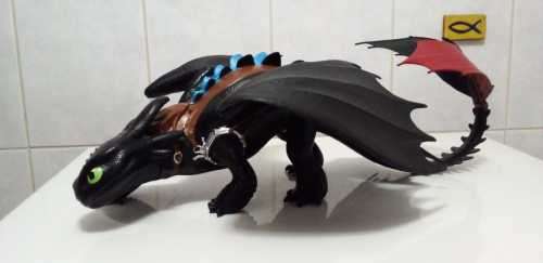 Official Genuine Huge Dreamworks `How to train your Dragon` in near mint condition.