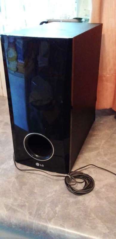 LG SH35SD-W Subwoofer (READ DESCRIPTION)