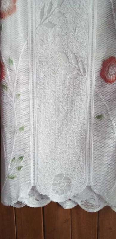 1 x Wide Lace Curtain