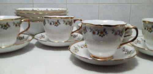 Lovely 16 Piece Tea Set