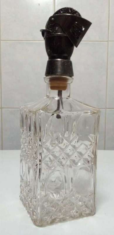 Glass Decanter with Metal Stopper/Tot Measure