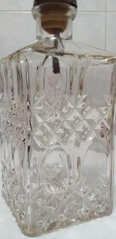 Glass Decanter with Metal Stopper/Tot Measure