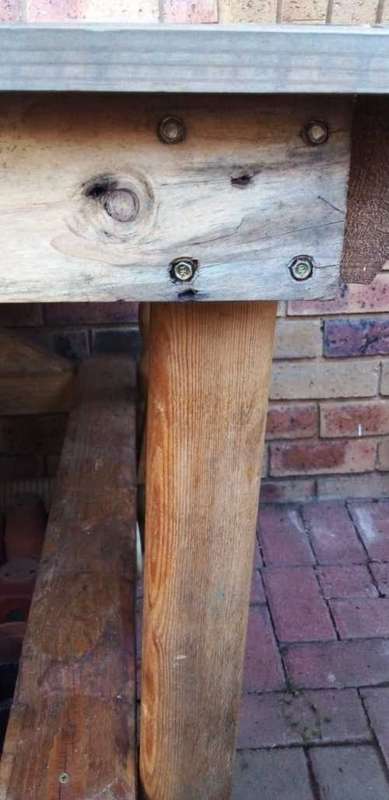 A Massive Wood Work Bench (READ DESCRIPTION)