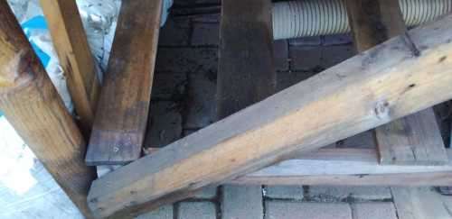 A Massive Wood Work Bench (READ DESCRIPTION)