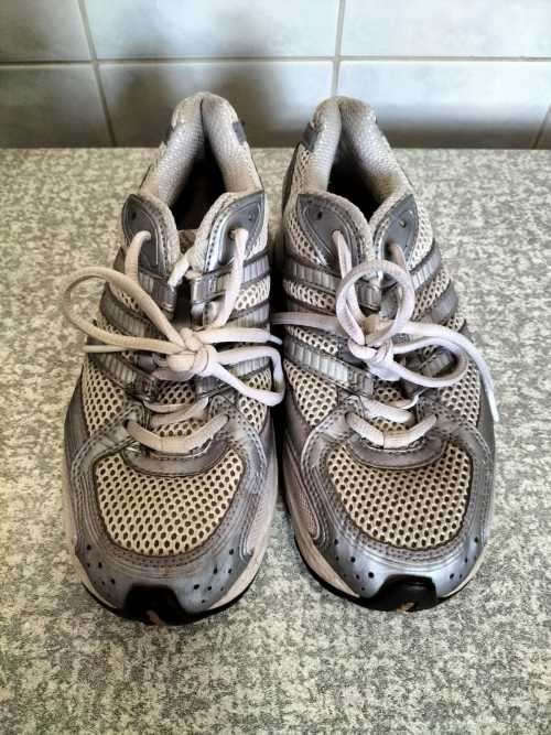 Pair of Ladies Adidas Shoes in Good Condition. Size US5.5 UK 4