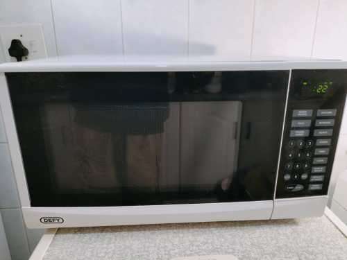 DEFY DMO 350 1400W Working Microwave in Very Good Condition