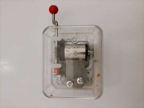 Superb Handheld Happy Birthday Music Box (Hand crank)