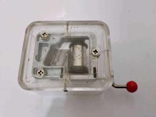 Superb Handheld Happy Birthday Music Box (Hand crank)