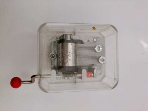 Superb Handheld Happy Birthday Music Box (Hand crank)