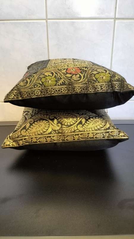 Set of 2 Superior Quality Embroidered Scatter Cushions