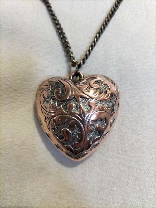 Stunning Large Brass Heart Pendant and Chain (nr2)