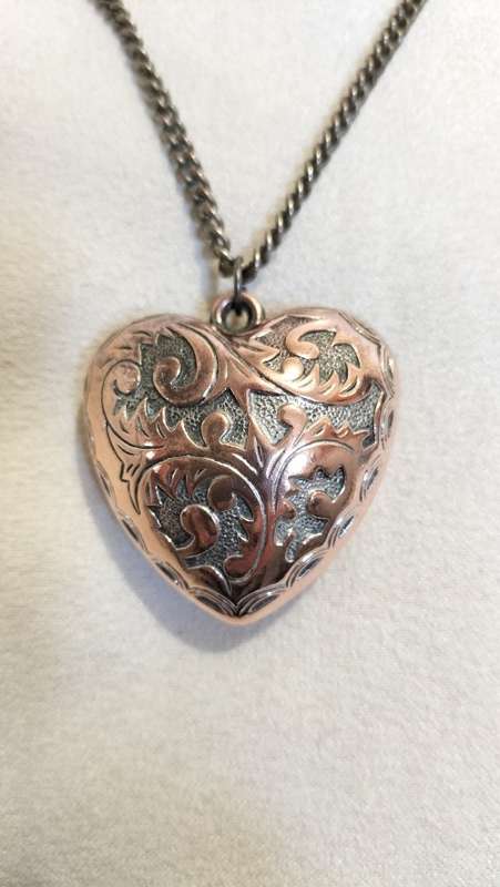 Stunning Large Brass Heart Pendant and Chain (nr2)