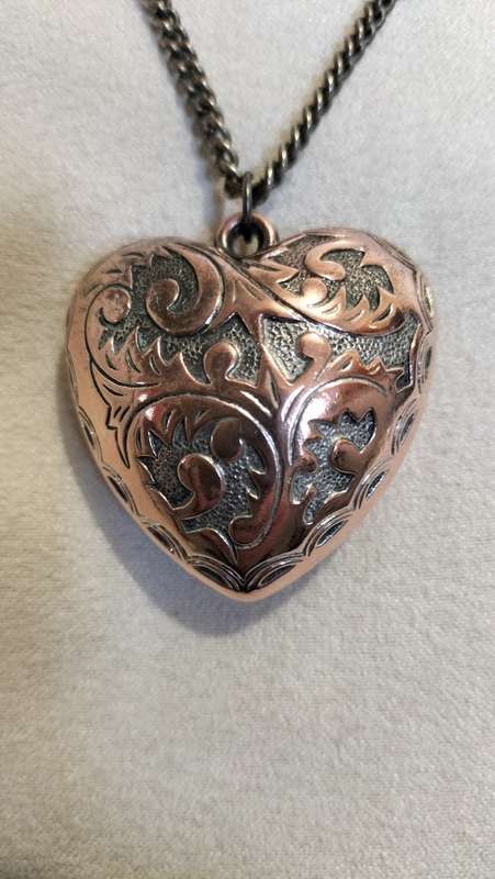 Stunning Large Brass Heart Pendant and Chain (nr2)
