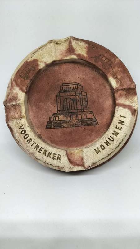 Magnificent Circa 1950 Vintage Voortrekker Monument Ashtray (1 of 2)
