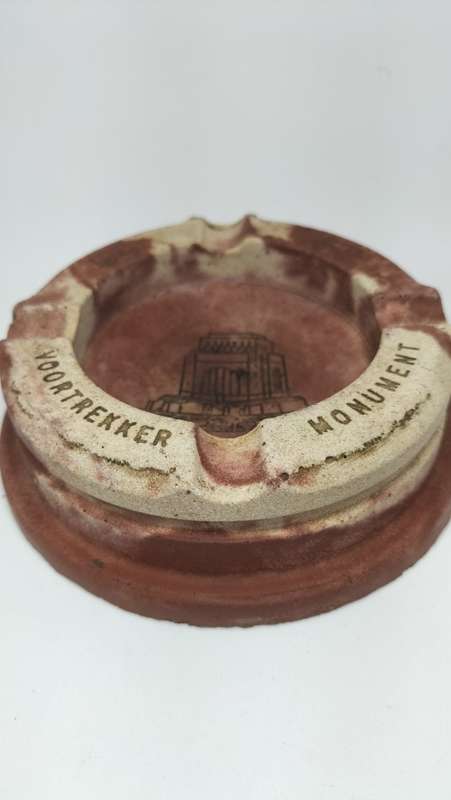 Magnificent Circa 1950 Vintage Voortrekker Monument Ashtray (1 of 2)