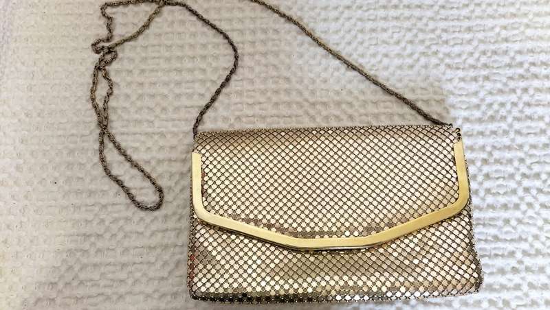 Magnificent Vintage Ladies Clutch Bag With Sling (1 Of 2)