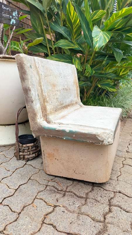 Very Unique Small Concrete Rocking Garden Bench (Collection Only)