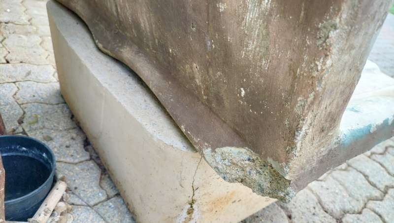 Very Unique Small Concrete Rocking Garden Bench (Collection Only)