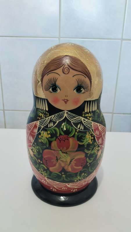 Exquisite 10 Piece Hand Painted Matryoshka Nesting Doll Set In Wood