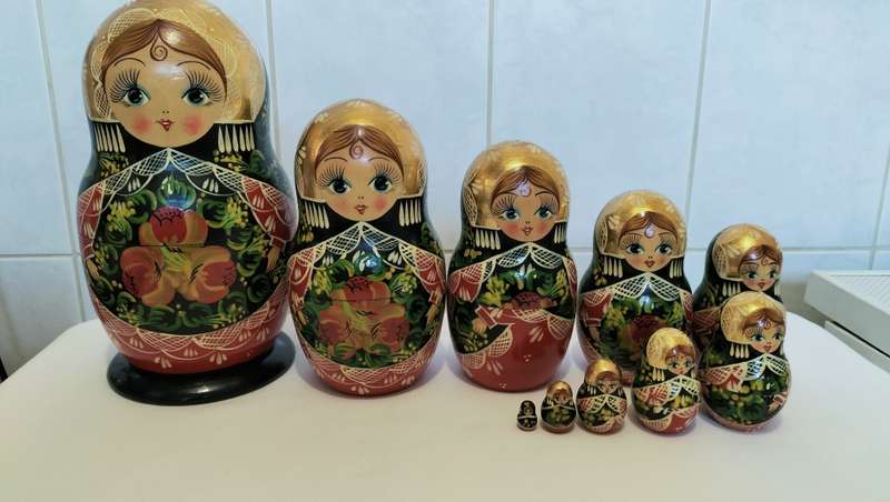Exquisite 10 Piece Hand Painted Matryoshka Nesting Doll Set In Wood