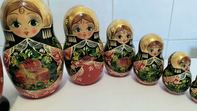 Exquisite 10 Piece Hand Painted Matryoshka Nesting Doll Set In Wood