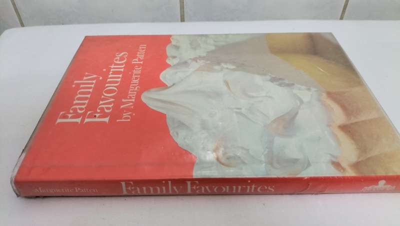 Marguerite Patten - Family Favourites - Hardcover