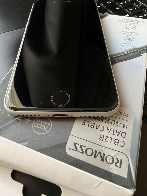 iPhone SE 2020 128GB White almost *NEW*