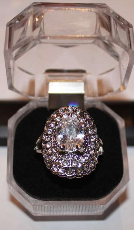 DRESS RING