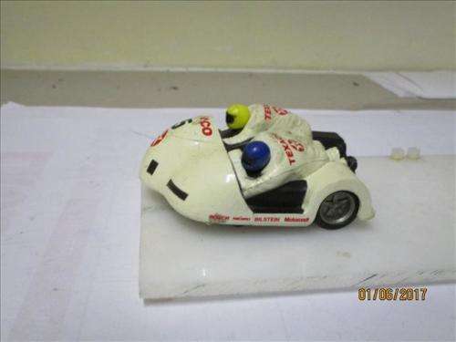 1/32 SCALE SCALEXTRIC BIKE AND SIDECAR