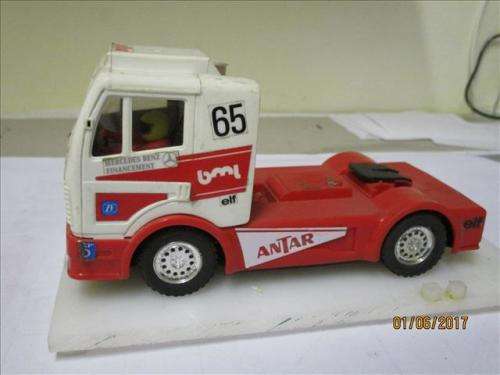 1/32 SCALE SCX SLOT CAR MERC RIG WITH LIGHTS