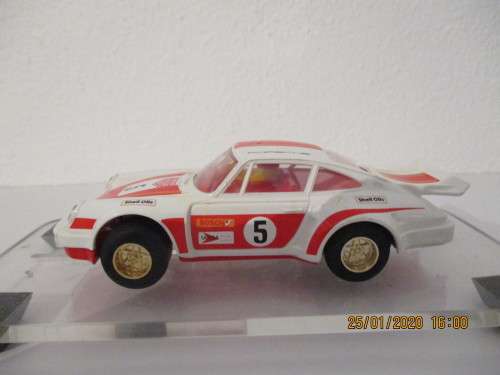 1/32 SCALE SCALEXTRIC SLOT CAR PORSCHE WITH LIGHTS