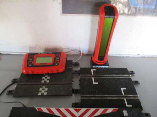 1/32 SCALE NINCO DIGITAL LAP COUNTER, STARTER PILLAR. 2 HALF TRACKS,2 CROSS OVERS.