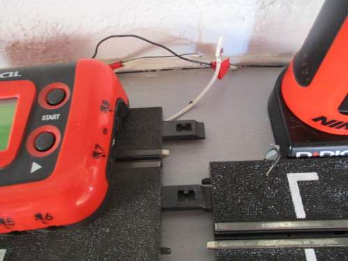 1/32 SCALE NINCO DIGITAL LAP COUNTER, STARTER PILLAR. 2 HALF TRACKS,2 CROSS OVERS.