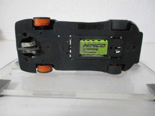 1/32 SCALE SCX SLOT CAR ASTON MARTIN (NC6 NINCO MOTOR)