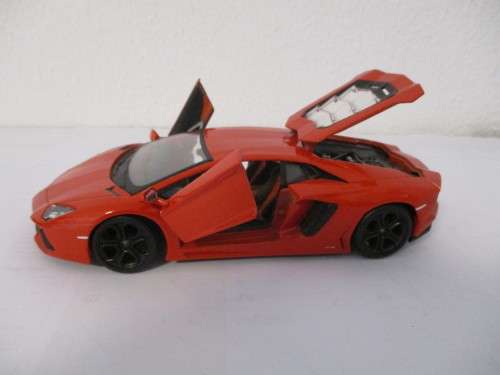 1/24 SCALE MAISTO DIE CAST LAMBORGHINI AVENTADOR LP 700-4