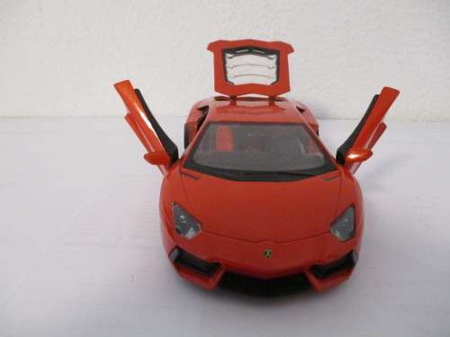 1/24 SCALE MAISTO DIE CAST LAMBORGHINI AVENTADOR LP 700-4