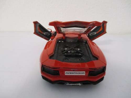 1/24 SCALE MAISTO DIE CAST LAMBORGHINI AVENTADOR LP 700-4