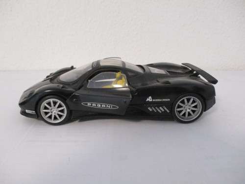 1/24 SCALE MONDO MOTORS DIE CAST PAGANI (MIRRORS MISSING)
