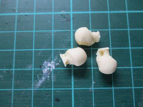 1/32 SCALE SLOT CAR DRIVERS HEAD WITH HELMET