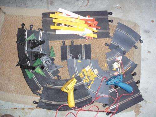 1:32 SCALE SCALEXTRIC TRACKS AND ACCESSORIES