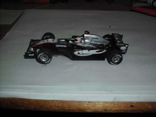 1:32 SCALE SLOT CAR - CARRERA F1 MERCEDES "KIMI"
