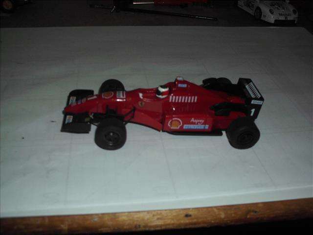 1:32 SCALE SLOT CAR - HORNBY F1 FERRARI