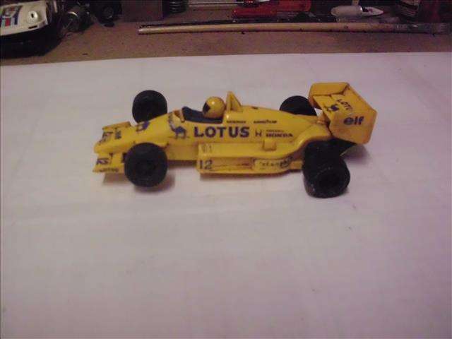 1:32 SCALE SLOT CAR - SCALEXTRIC F1 CAMEL LOTUS