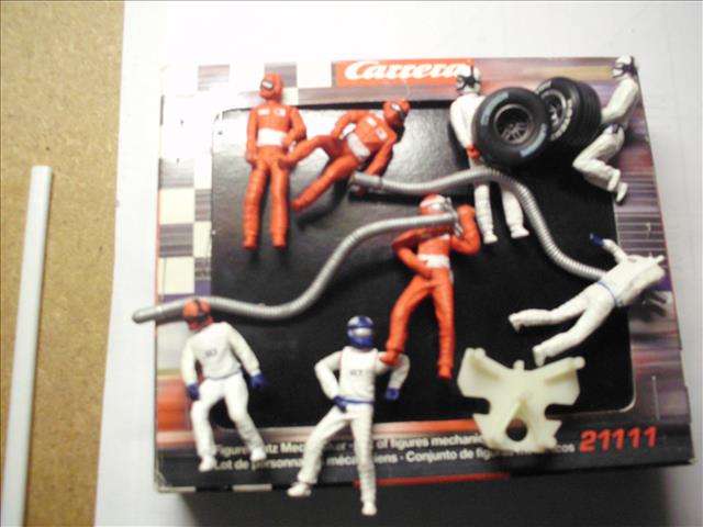 132 SCALE CARRERA PIT CREW
