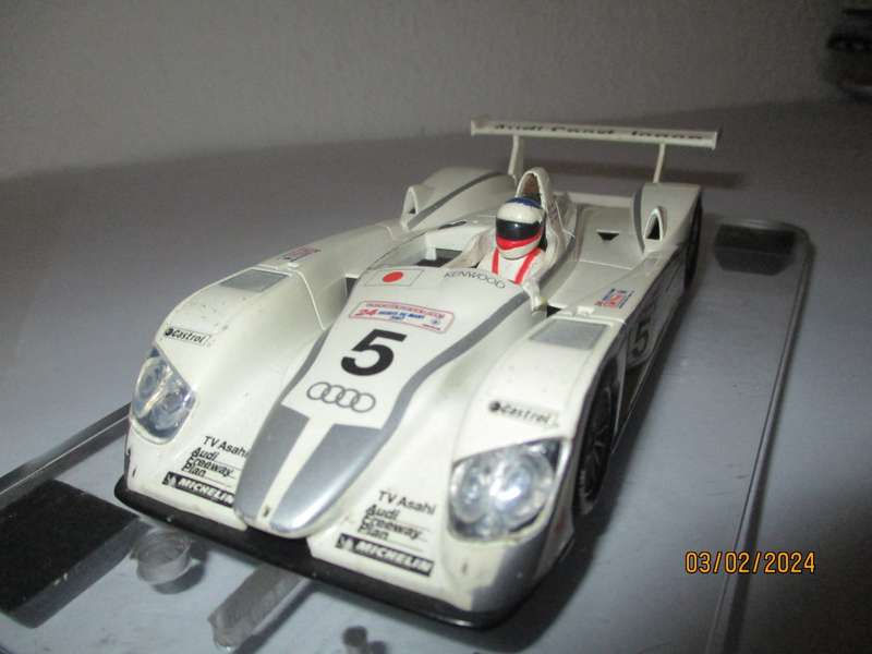 1/32 SCALE SCX SLOT CAR AUDI R8
