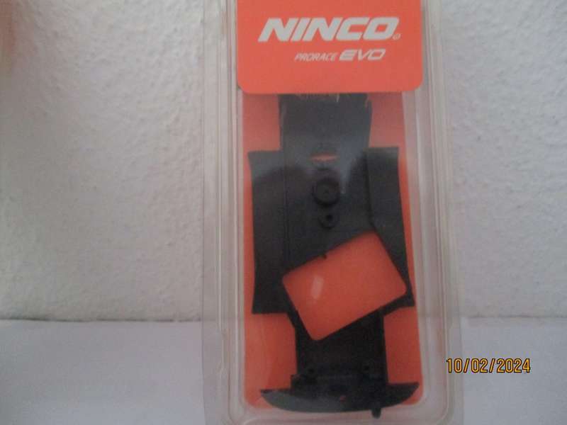 1/32 SCALE NINCO SLOT CAR BODY AND CHASSIS EVO CITROEN C4
