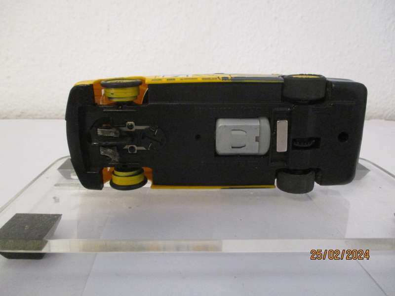 1/32 SCALE HORNBY SLOT CAR FORD MONDEO