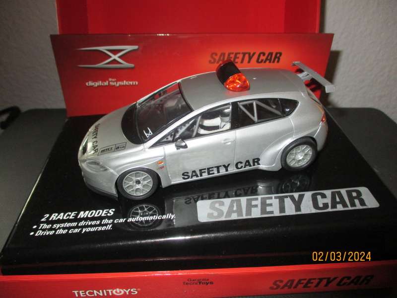 1/32 SCALE SCX SLOT CAR SEAT PACE CAR (DIGITAL,NOT TESTED)