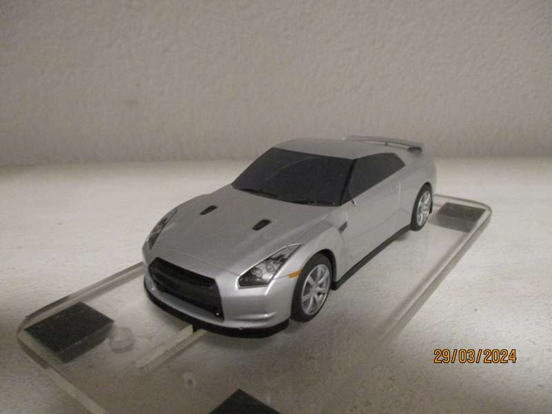 1/32 SCALE HORNBY SLOT CAR NISSAN GTR